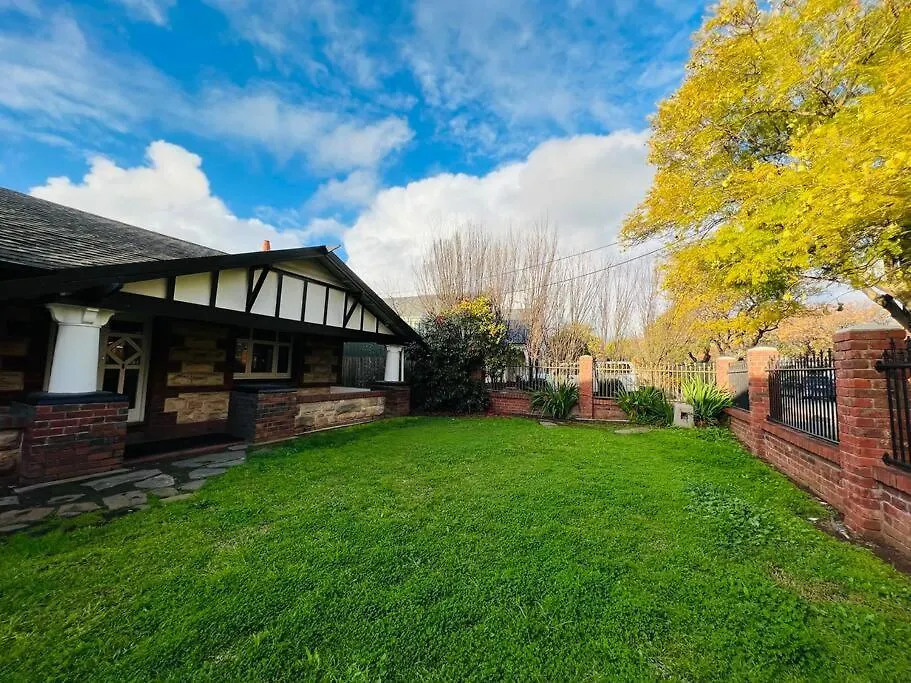 Group House With Views Of The Salt Pool And Spa Mitcham 0*,