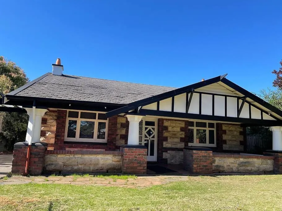 Group House With Views Of The Salt Pool And Spa Mitcham