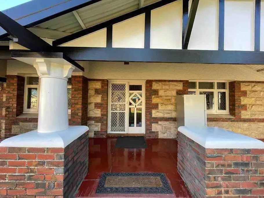 Group House With Views Of The Salt Pool And Spa Mitcham 0*,  Australia