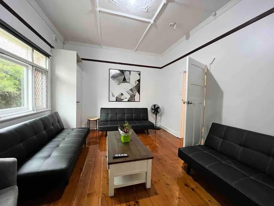 Group House With Views Of The Salt Pool And Spa Mitcham Holiday home